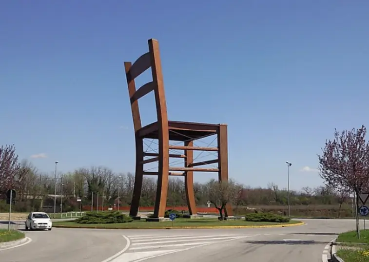 Прикладом з міста Манцано